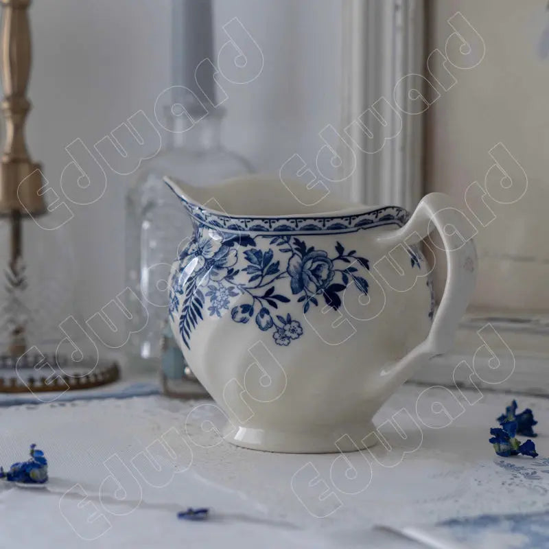 Retro Ceramics Milk Pitcher European Style Milk Jug Afternoon Tea Jar Pots Honey Milk Cups Juice Buckets Household Use Latte Cup